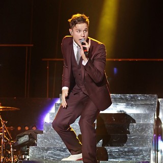 Olly Murs in Olly Murs Performing Live on Stage