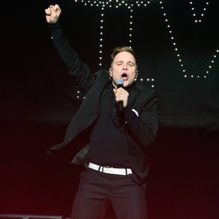 Olly Murs Performs