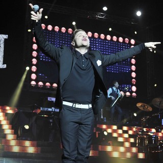 Olly Murs Performs - olly-murs-performs-18