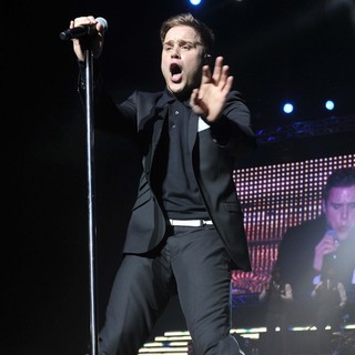 Olly Murs Performs