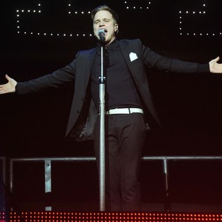 Olly Murs Performs - olly-murs-performs-21