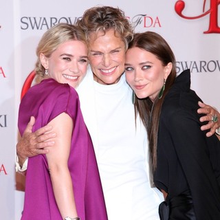Mary-Kate Olsen in 2012 CFDA Fashion Awards - olsen-hutton-2012-cfda-fashion-awards-01