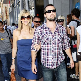 Kaitlin Olson, Rob McElhenney in Danny DeVito Is Honoured with A Star on The Hollywood Walk of Fame