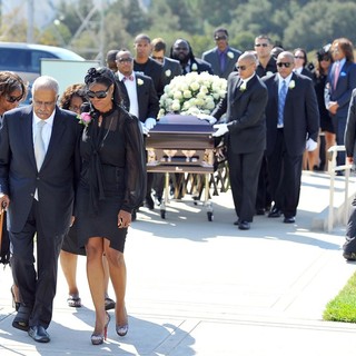 Omarosa in The Funeral of Michael Clarke Duncan
