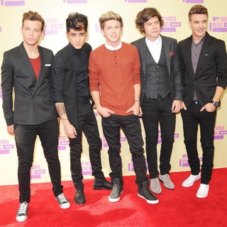 One Direction in 2012 MTV Video Music Awards - Arrivals