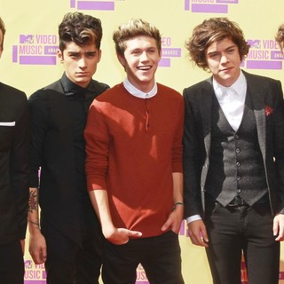One Direction in 2012 MTV Video Music Awards - Arrivals