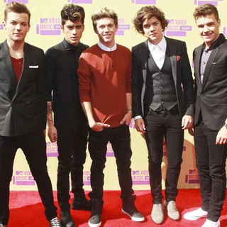 One Direction in 2012 MTV Video Music Awards - Arrivals