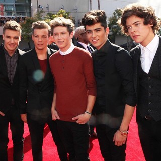 One Direction in 2012 MTV Video Music Awards - Arrivals