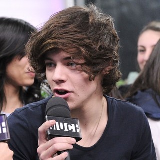 Harry Styles, One Direction in One Direction's First-Ever Live Canadian Television Appearance on NEW.MUSIC.LIVE