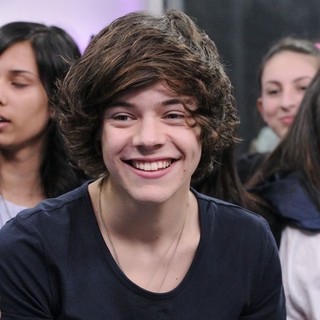Harry Styles, One Direction in One Direction's First-Ever Live Canadian Television Appearance on NEW.MUSIC.LIVE