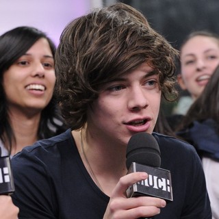 Harry Styles, One Direction in One Direction's First-Ever Live Canadian Television Appearance on NEW.MUSIC.LIVE