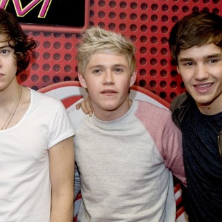 Harry Styles, Niall Horan, Liam Payne, One Direction in One Direction Perform at 103.5 KISS FM Chicago's Coca Cola Lounge