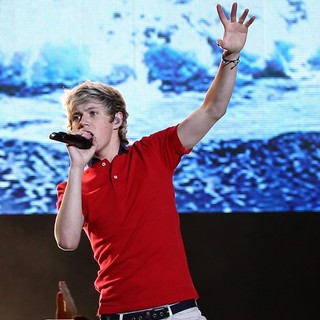 Niall Horan, One Direction in One Direction Perform Live
