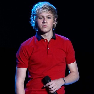 Niall Horan, One Direction in One Direction Perform Live