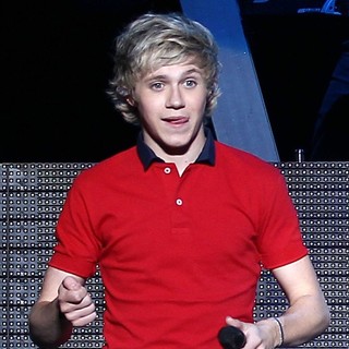 Niall Horan, One Direction in One Direction Perform Live