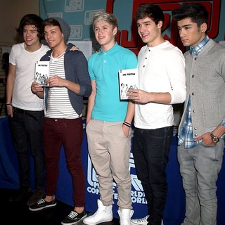 One Direction in One Direction Sign Autographs