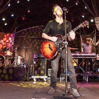 Eddie Fisher, Ryan Tedder, OneRepublic in OneRepublic Perform Live