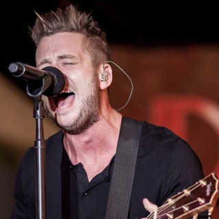 Ryan Tedder, OneRepublic in OneRepublic Perform Live