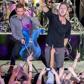 Brent Kutzle, Ryan Tedder, OneRepublic in OneRepublic Perform Live