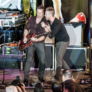 Zach Filkins, Ryan Tedder, OneRepublic in OneRepublic Perform Live