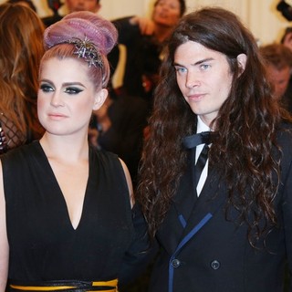 Kelly Osbourne in PUNK: Chaos to Couture Costume Institute Gala - osbourne-mosshart-chaos-to-couture-costume-institute-gala-01