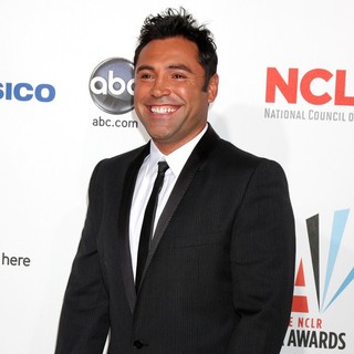 Oscar De La Hoya in 2009 ALMA Awards - Arrivals - oscar-de-la-hoya-2009-alma-awards-02