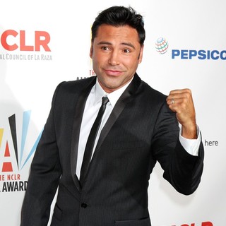 Oscar De La Hoya in 2009 ALMA Awards - Arrivals - oscar-de-la-hoya-2009-alma-awards-03