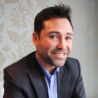 Oscar De La Hoya in The Boxing Legend Posing at A Venue in Leicester Square - oscar-de-la-hoya-posing-01