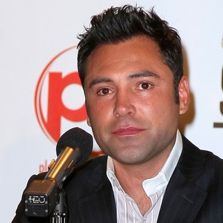 Oscar De La Hoya in Press Conference for The ABC Television Series Shaq vs - oscar-de-la-hoya-press-conference-shaq-vs-02