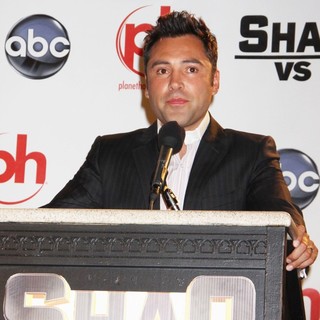 Oscar De La Hoya in Press Conference for The ABC Television Series Shaq vs - oscar-de-la-hoya-press-conference-shaq-vs-03