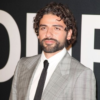 Oscar Isaac in The Universal Pictures World Premiere of The Bourne Legacy - Arrivals - oscar-isaac-premiere-the-bourne-legacy-03