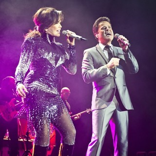 Marie Osmond, Donny Osmond in Donny Osmond and Marie Osmond Perform Live