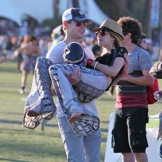 Chord Overstreet, Emma Roberts in Celebrities at The 2012 Coachella Valley Music and Arts Festival -  Day 2