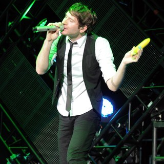 Owl City Performs at The Cruzan Amphitheater - owl-city-perfors-at-the-cruzan-amphitheater-01