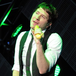 Owl City Performs at The Cruzan Amphitheater - owl-city-perfors-at-the-cruzan-amphitheater-06