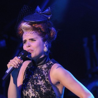 Paloma Faith in Paloma Faith Performing at Somerset House