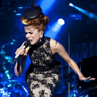 Paloma Faith in Paloma Faith Performing at Somerset House