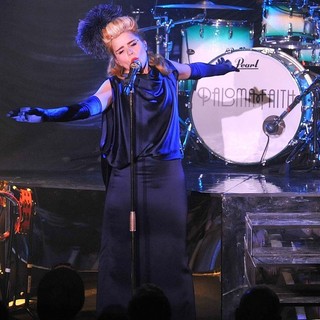 Paloma Faith Performing in Concert - paloma-faith-performing-in-concert-14