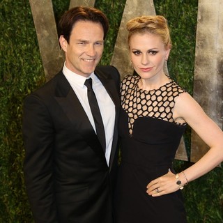 Stephen Moyer in 2013 Vanity Fair Oscar Party - Arrivals - paquin-moyer-2013-vanity-fair-oscar-party-02