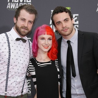 Paramore in 2013 MTV Movie Awards - Arrivals - paramore-2013-mtv-movie-awards-01