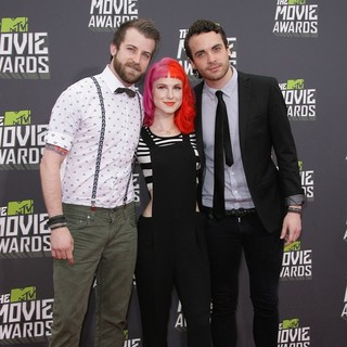 Paramore in 2013 MTV Movie Awards - Arrivals - paramore-2013-mtv-movie-awards-02