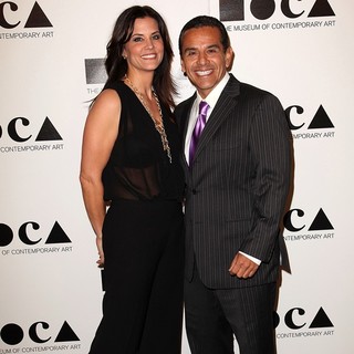 Lu Parker, Antonio Villaraigosa in 2011 MOCA Gala: An Artist's Life Manifesto - Arrivals