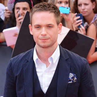 Patrick J. Adams in 2013 MuchMusic Video Awards - Arrivals - patrick-j-adams-2013-muchmusic-video-awards-01