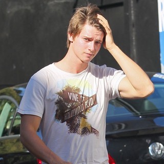 Patrick Schwarzenegger in Patrick Schwarzenegger Out Shopping in Hollywood