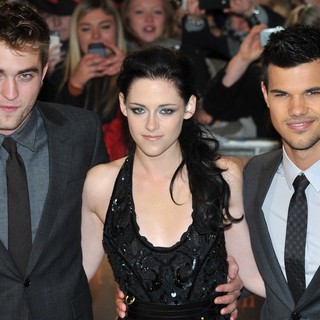 The Twilight Saga's Breaking Dawn Part I UK Film Premiere - Arrivals