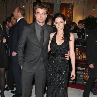 Robert Pattinson, Kristen Stewart in The Twilight Saga's Breaking Dawn Part I UK Film Premiere - Arrivals