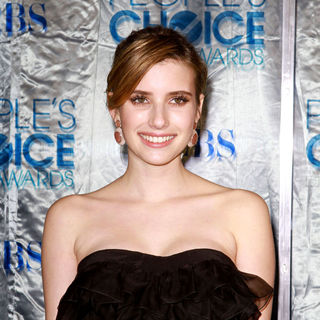 Emma Roberts in 2011 People's Choice Awards - Arrivals