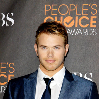 Kellan Lutz in People's Choice Awards 2010