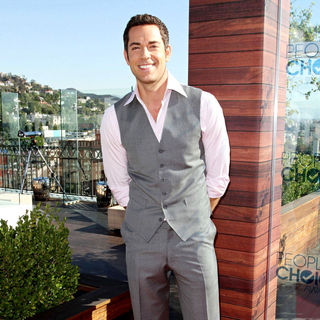Zachary Levi in 2011 People's Choice Awards Nominations Announcement