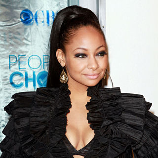 Raven-Symone in 2011 People's Choice Awards - Arrivals